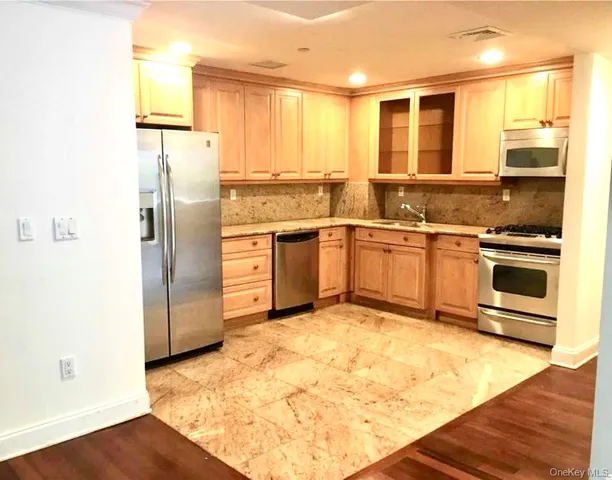 $6,000 | 171-sterling Great Neck Road, Great Neck, NY 11021