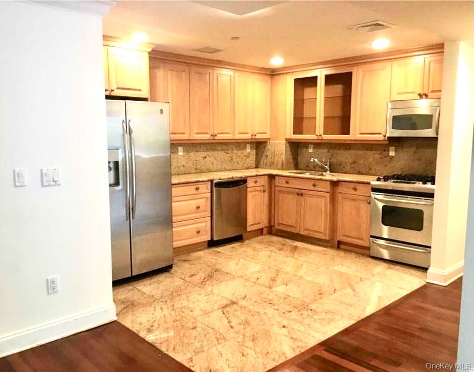 171-sterling Great Neck Road Great Neck, NY 11021 - Photo 15 of 18