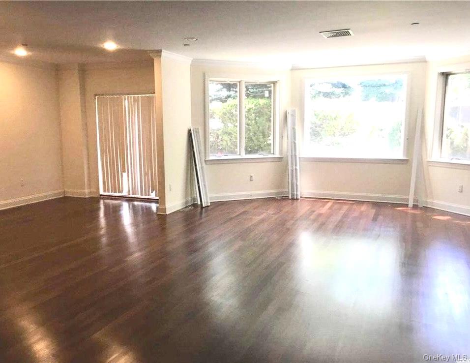 171-sterling Great Neck Road Great Neck, NY 11021 - Photo 2 of 18