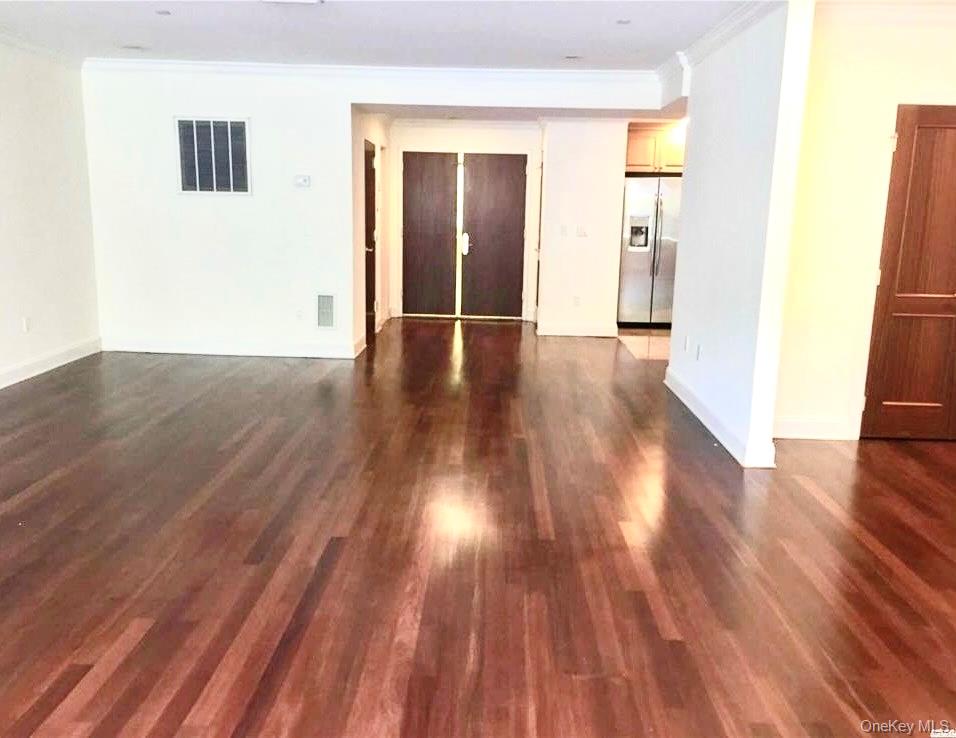 171-sterling Great Neck Road Great Neck, NY 11021 - Photo 3 of 18