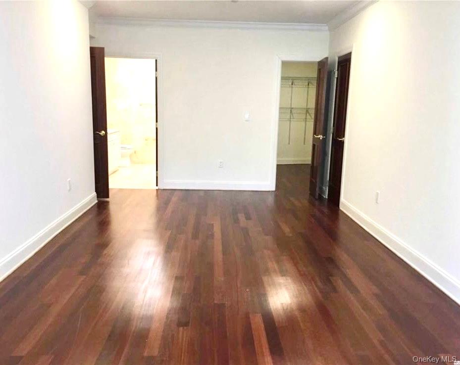 171-sterling Great Neck Road Great Neck, NY 11021 - Photo 5 of 18