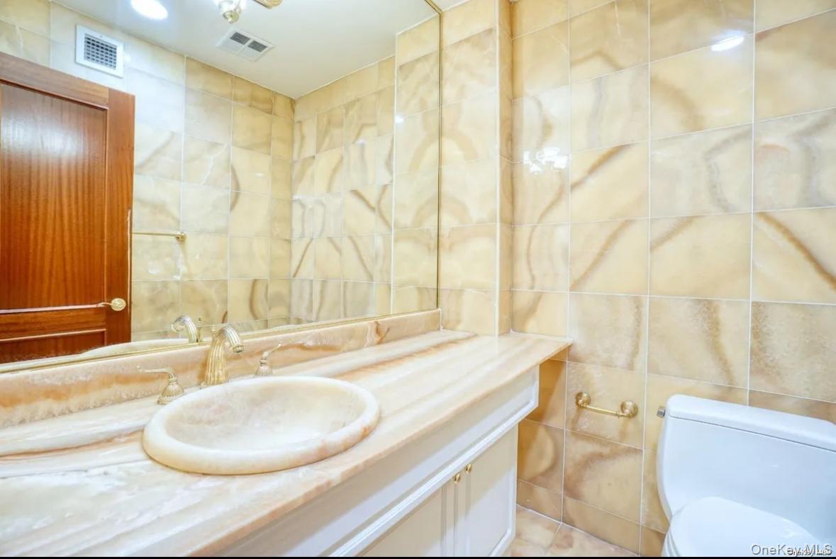 171-sterling Great Neck Road Great Neck, NY 11021 - Photo 9 of 18