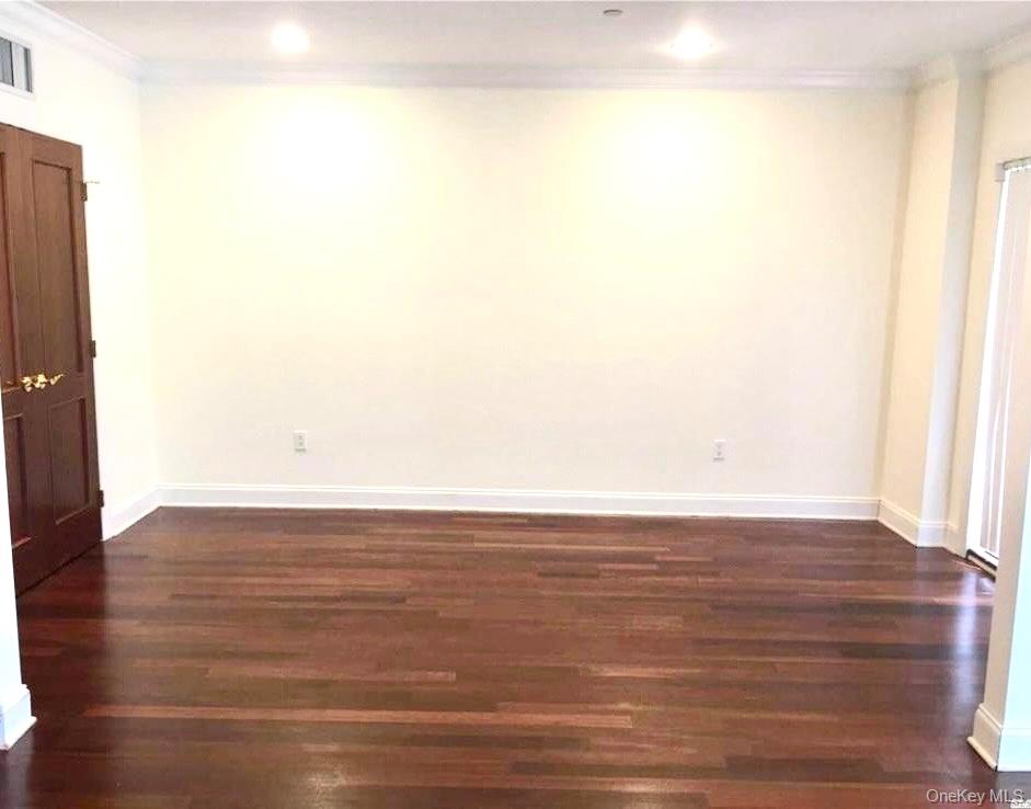 171-sterling Great Neck Road Great Neck, NY 11021 - Photo 10 of 18