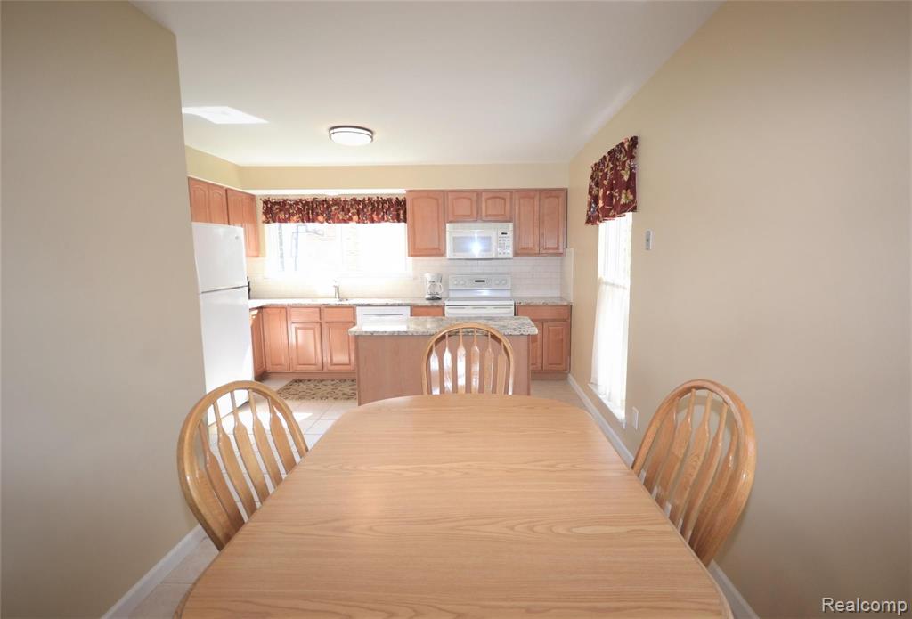 35444 Fredericksburg Road Farmington Hills, MI 48331 - Photo 7 of 52