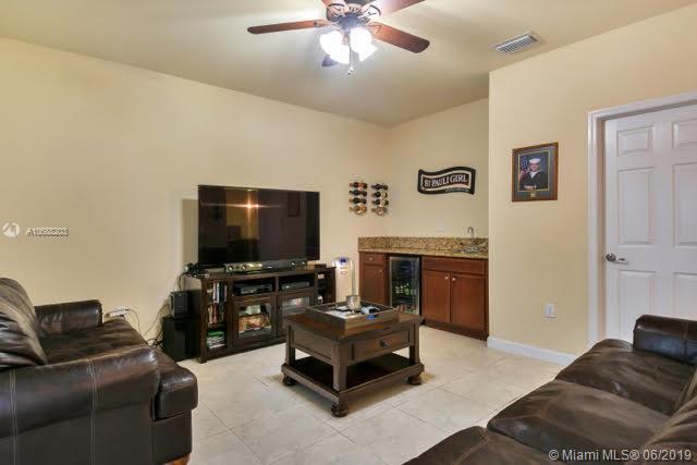 2532 Southwest 147 Path Miami, FL 33185 - Photo 9 of 38 Gallery Image 9