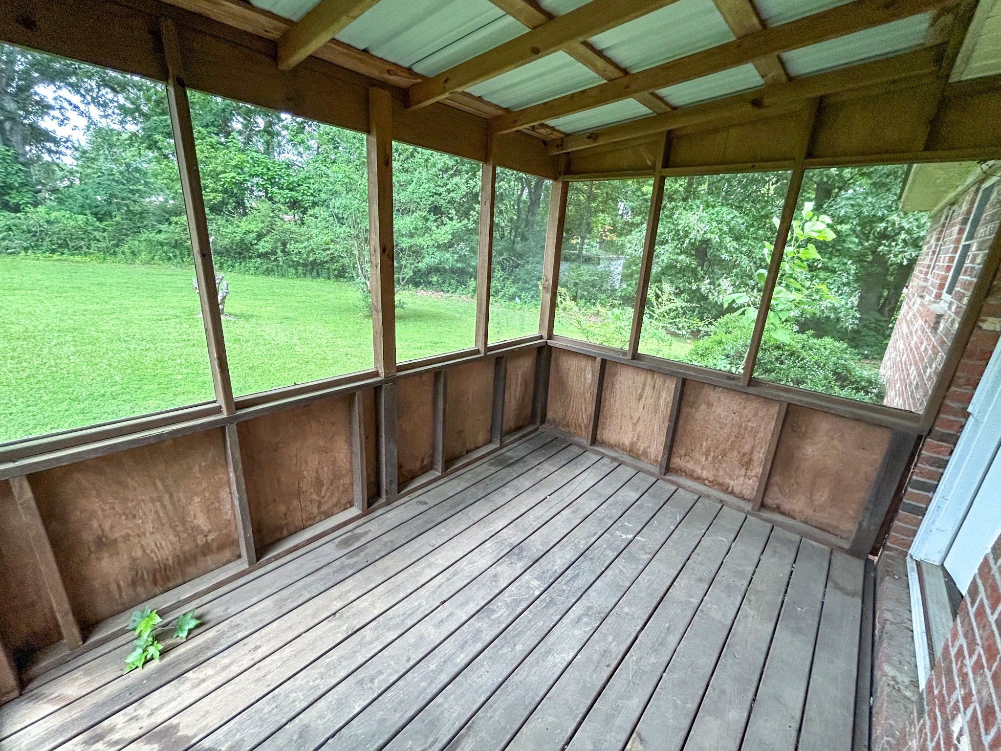 181 Jones Street Huntingdon, TN 38344 - Photo 20 of 21 a view of deck with wooden floor