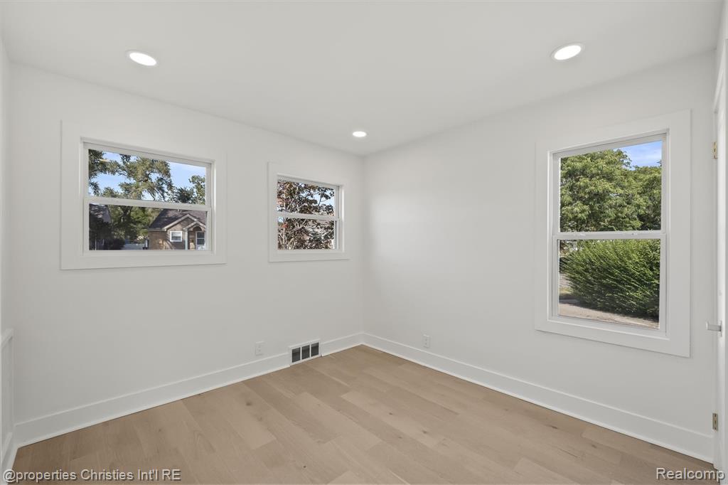 4109 Grandview Road Royal Oak, MI 48073 - Photo 14 of 25 Gallery Image 14