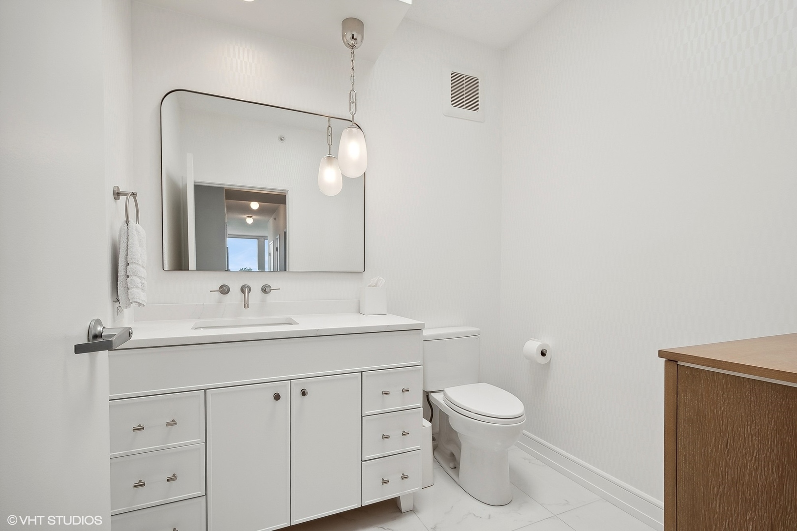 800 Elgin Road, Unit PH02 Evanston, IL 60201 - Photo 24 of 31 a bathroom with a toilet sink and mirror