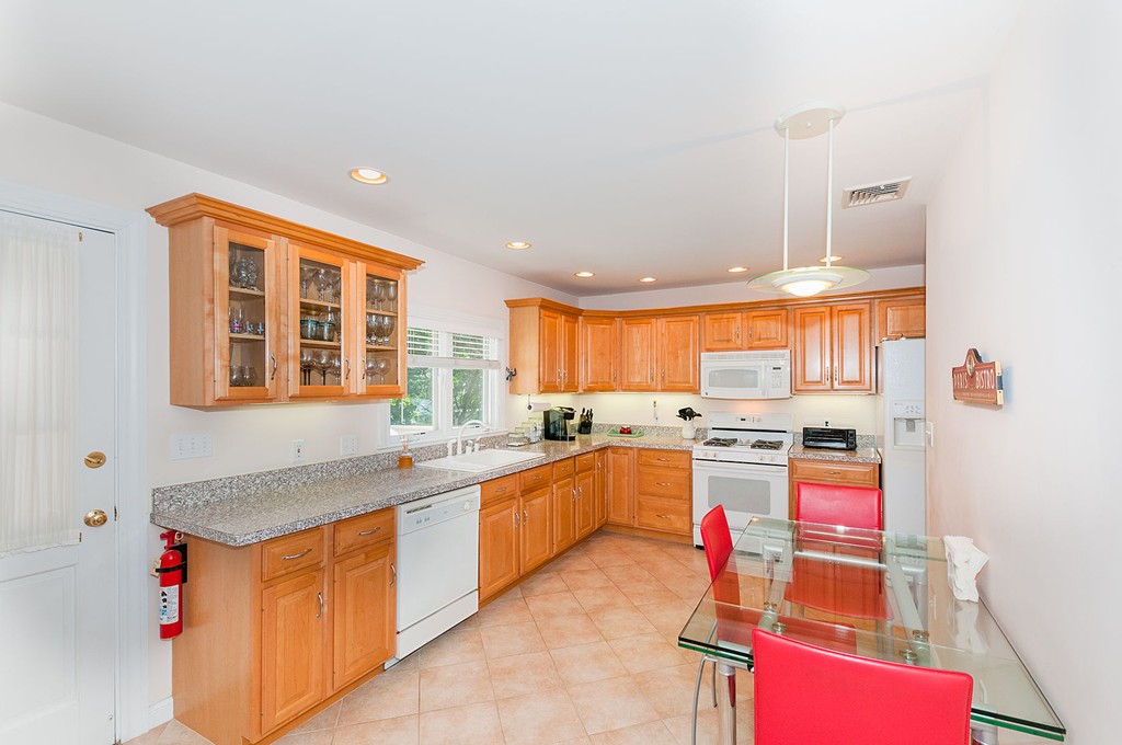 133 Evelyn Road Newton, MA 02468 - Photo 6 of 20