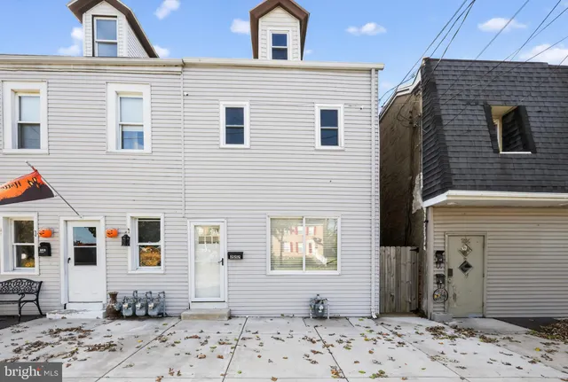 $200,000 | 222 Market Street, Marcus Hook, PA 19061