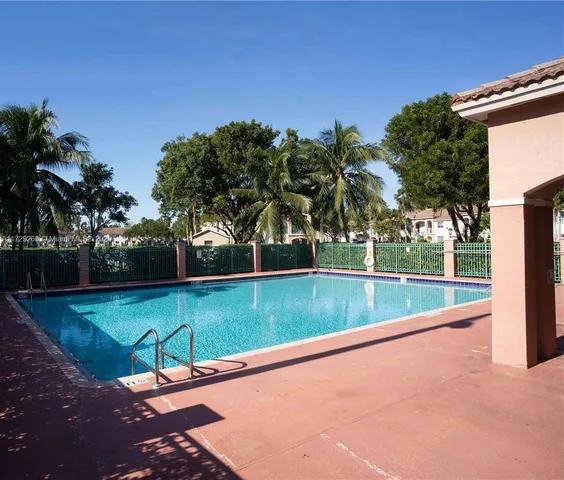 $225,000 | 2910 Southeast 13th Road, Unit 10244, Homestead, FL 33035