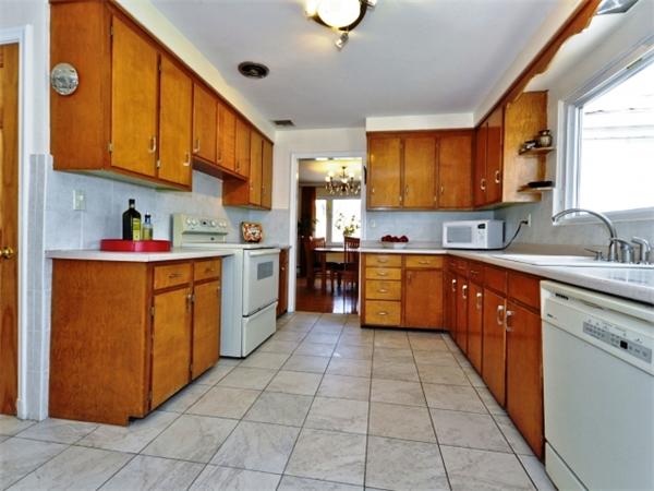 106 Woodcliff Road Brookline, MA 02467 - Photo 10 of 24