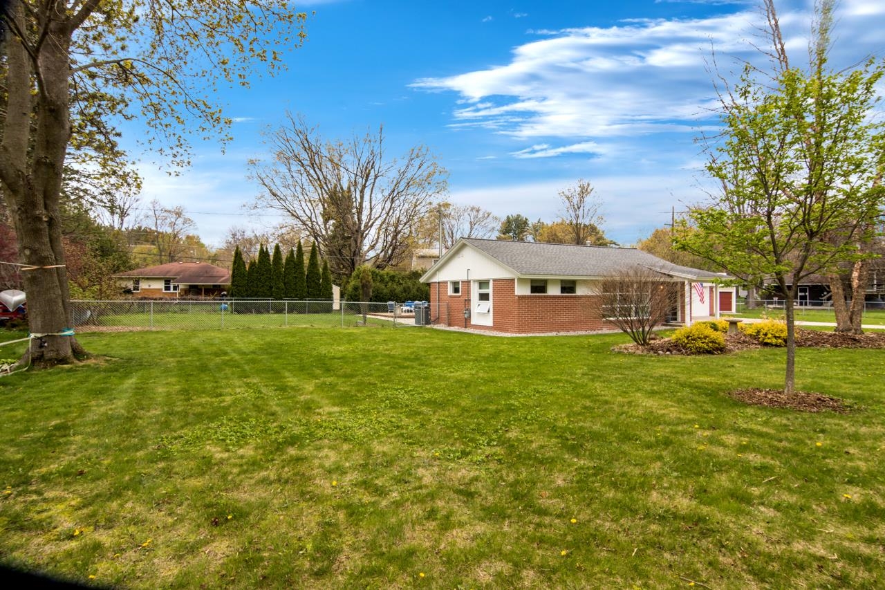 645 Sheridan Road Traverse City, MI 49686 - Photo 42 of 46 1921751-4400f83c-425e-4c97-a62a-cc38a04008d4.JPG