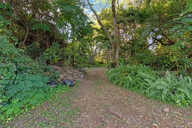 $1,675,000 | 8200 Sunset Drive, Miami, FL 33143