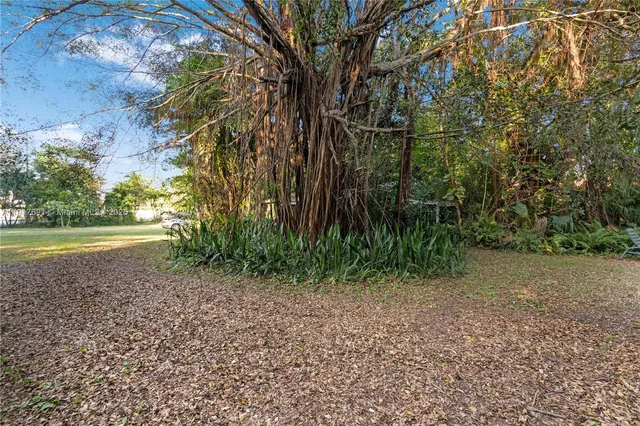 $1,675,000 | 8200 Sunset Drive, Miami, FL 33143