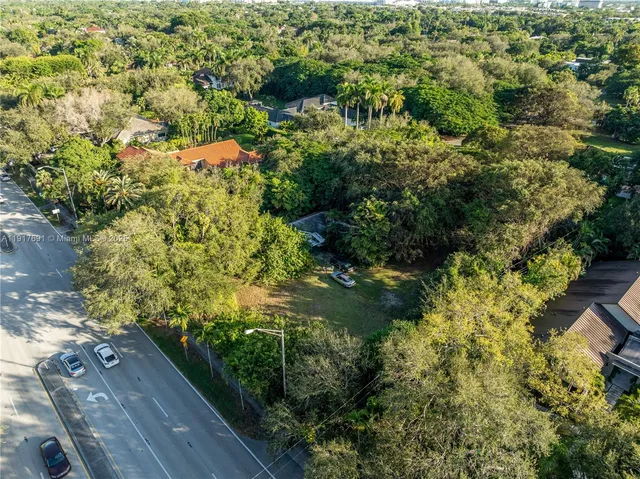 $1,675,000 | 8200 Sunset Drive, Miami, FL 33143