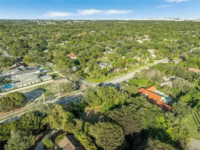 $1,675,000 | 8200 Sunset Drive, Miami, FL 33143