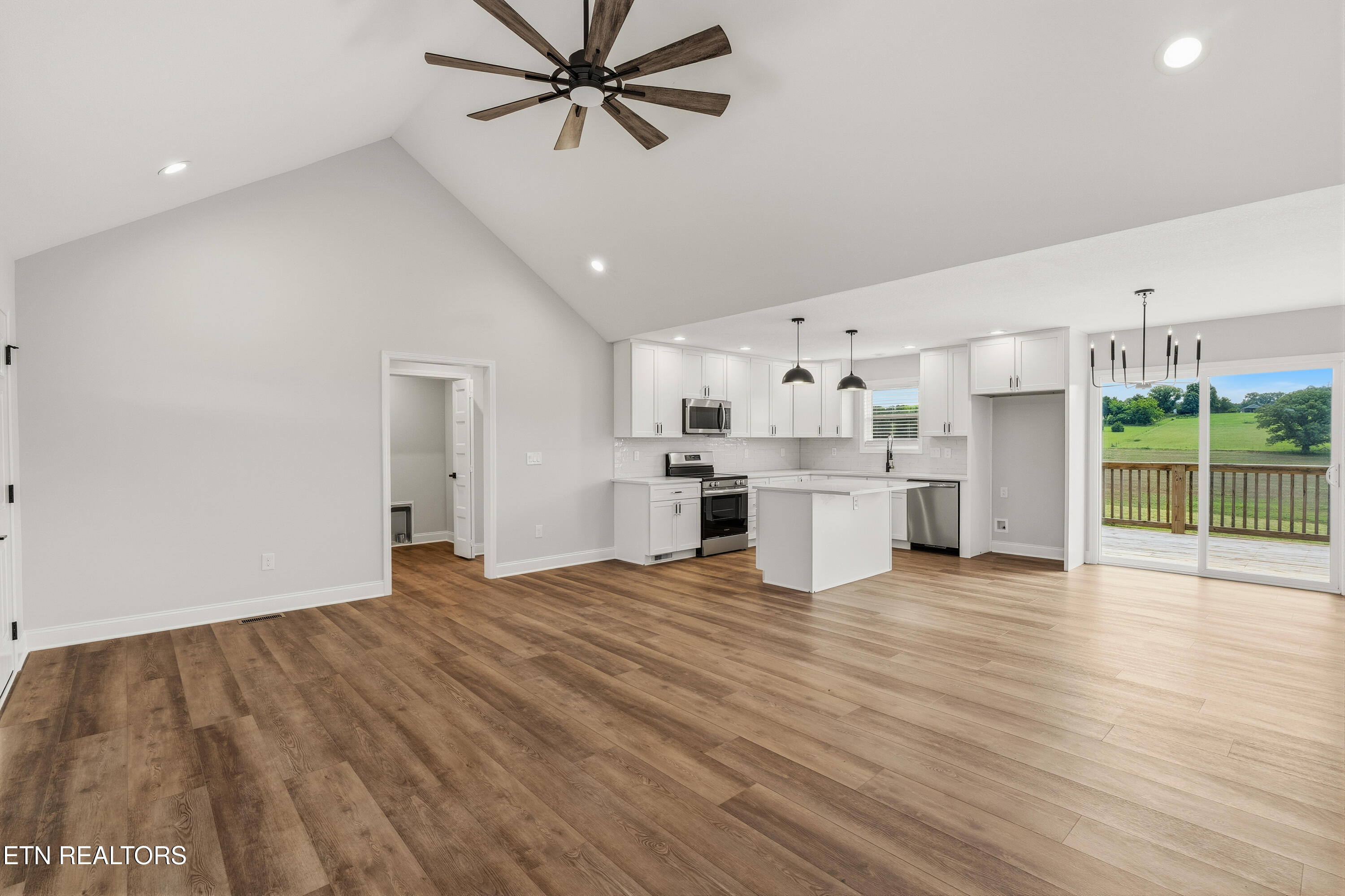 254 Thompson Road Madisonville, TN 37354 - Photo 5 of 42 DSC08745