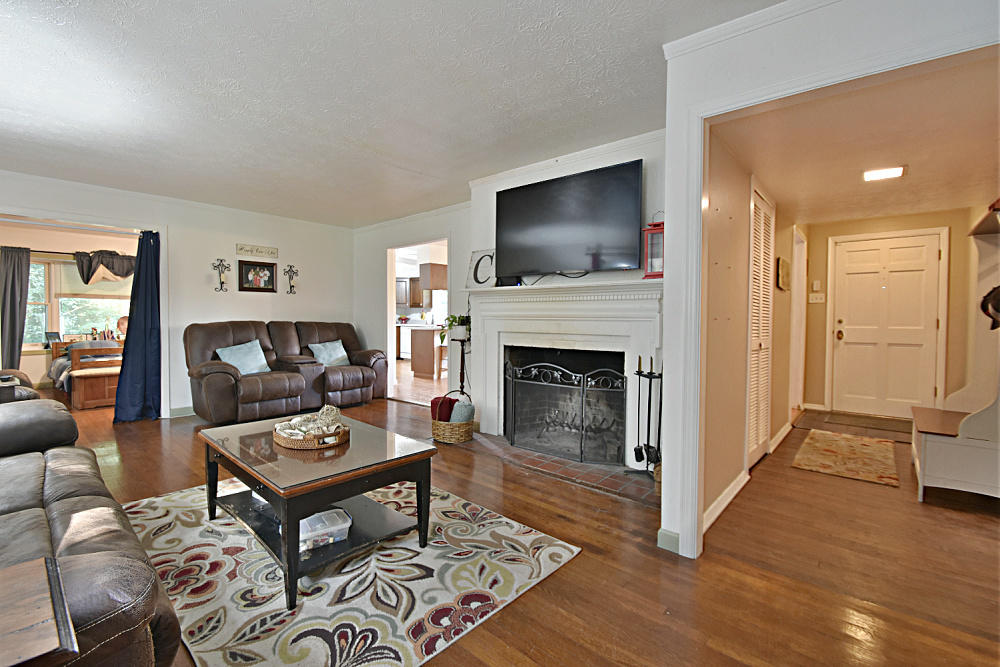 19 Outer Drive Oak Ridge, TN 37830 - Photo 2 of 18 DSC_1981