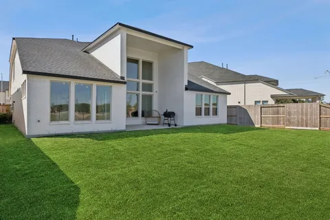 a view of a back yard of the house