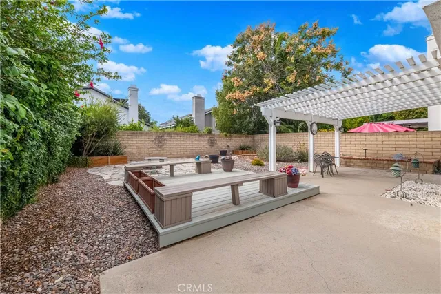 a view of a back yard of the house