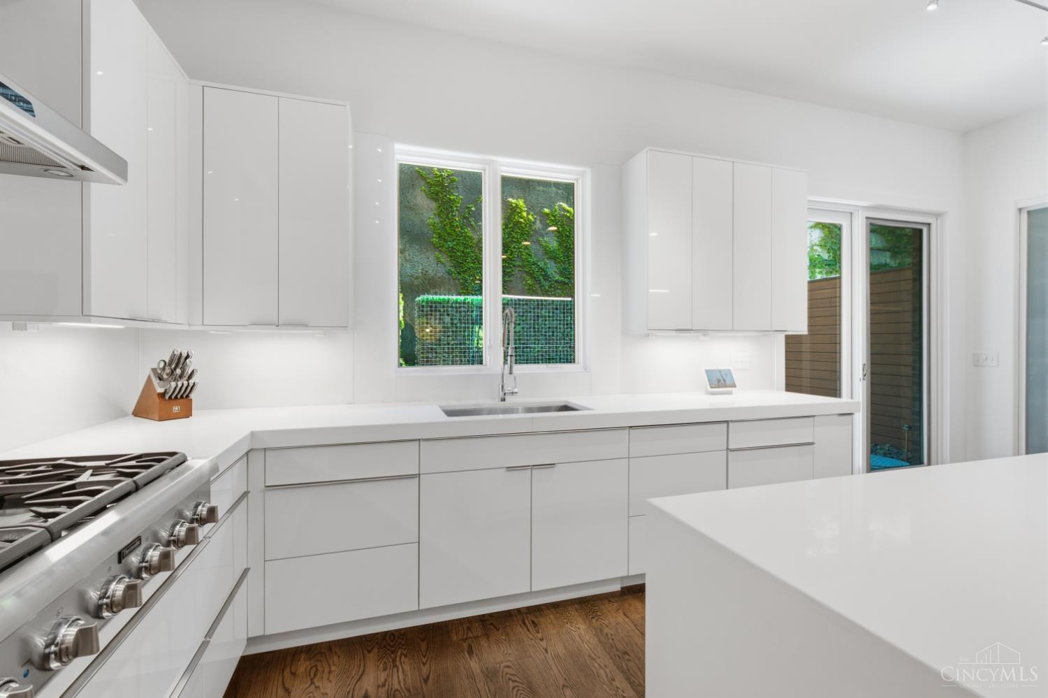 404 Baum Street Cincinnati, OH 45202 - Photo 10 of 37