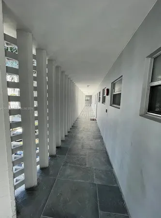 $1,950 | 879 Northeast 195th Street, Unit 425, Miami, FL 33179
