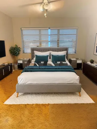 $1,950 | 879 Northeast 195th Street, Unit 425, Miami, FL 33179