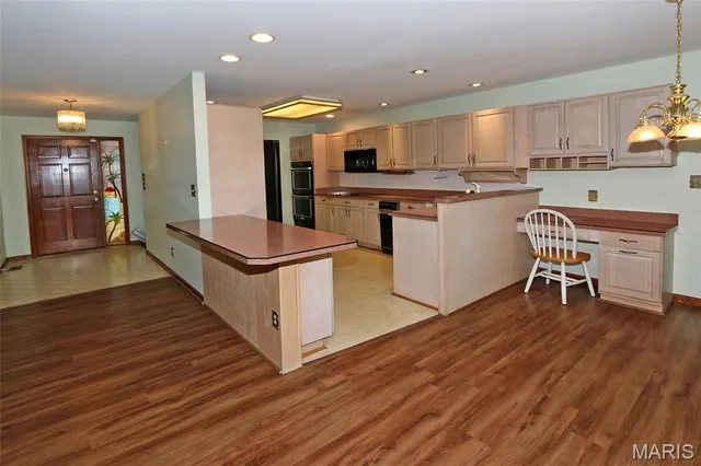 $375,000 | 7 West North Street, Eureka, MO 63025