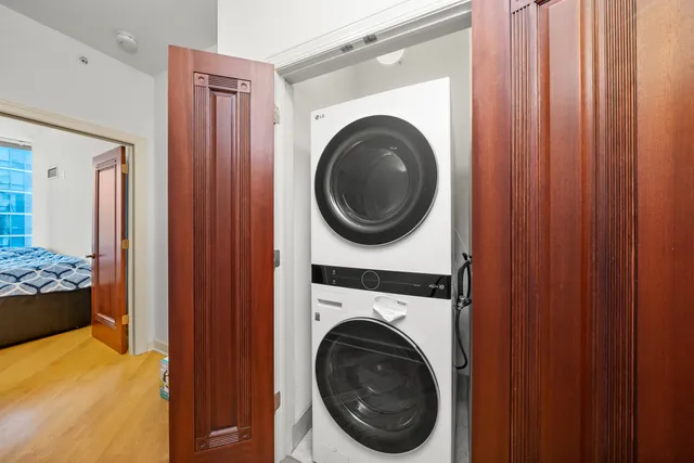 a view of a bedroom with washer and dryer