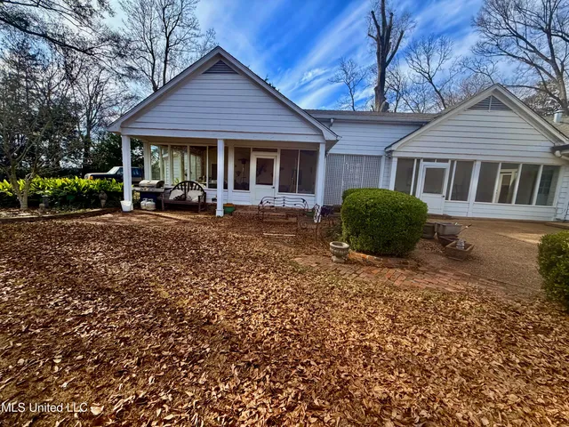 $550,000 | 2705 River Road, Greenwood, MS 38930