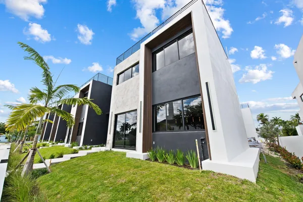 $1,777,000 | 843 Southwest 14th Court, Unit 843, Fort Lauderdale, FL 33315