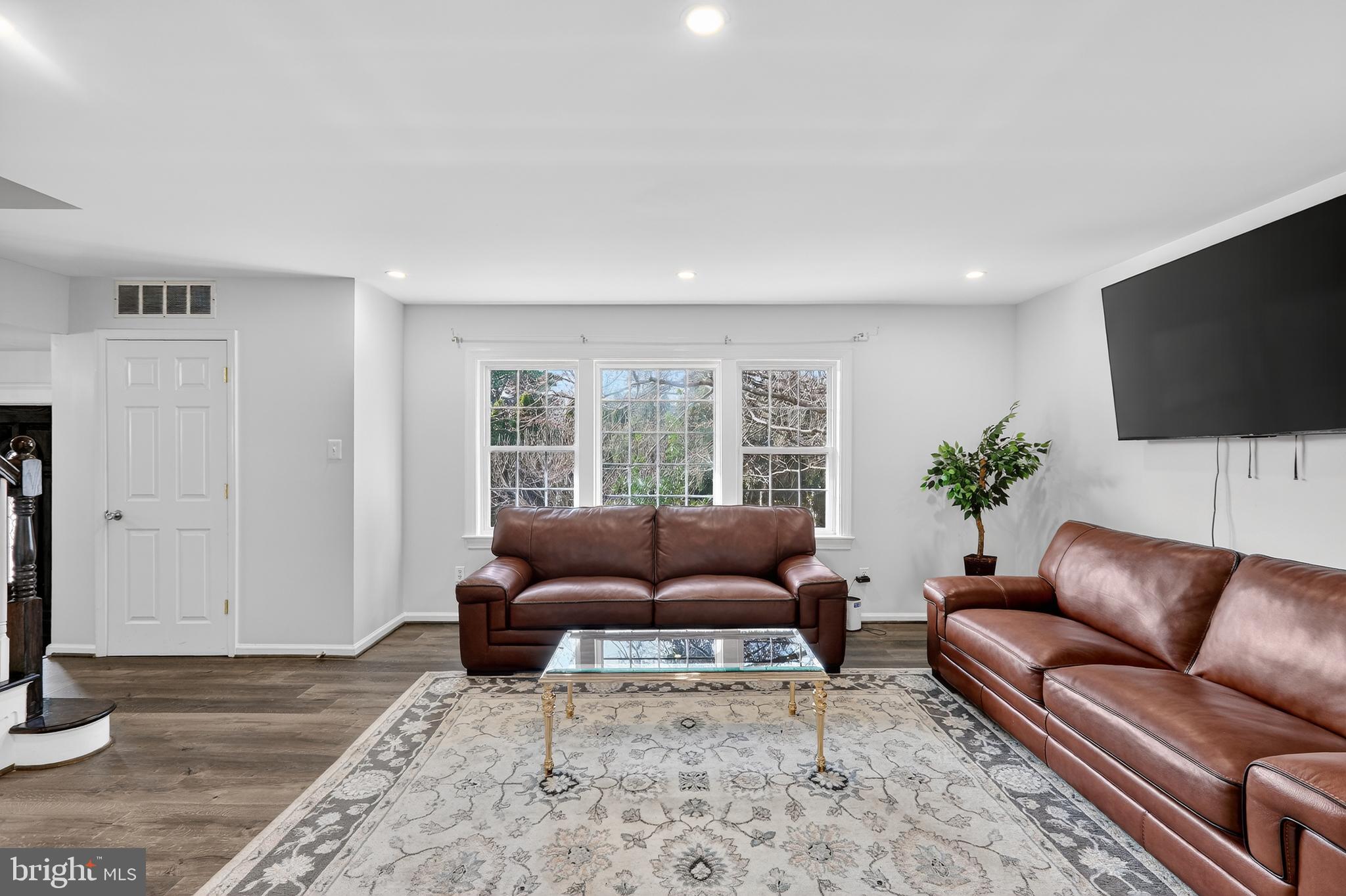 1857 Hunter Mill Road Vienna, VA 22182 - Photo 18 of 44