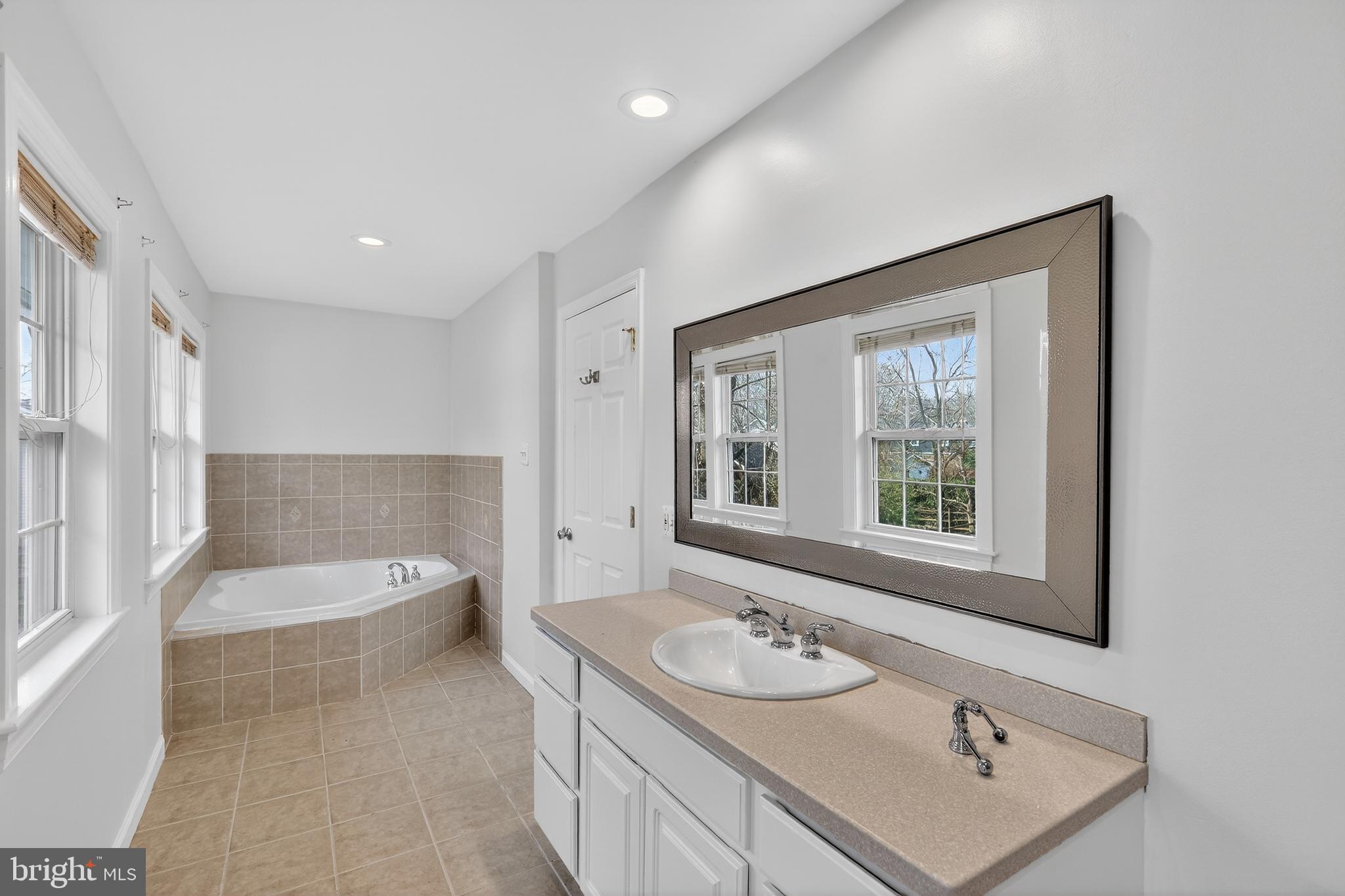 1857 Hunter Mill Road Vienna, VA 22182 - Photo 23 of 44