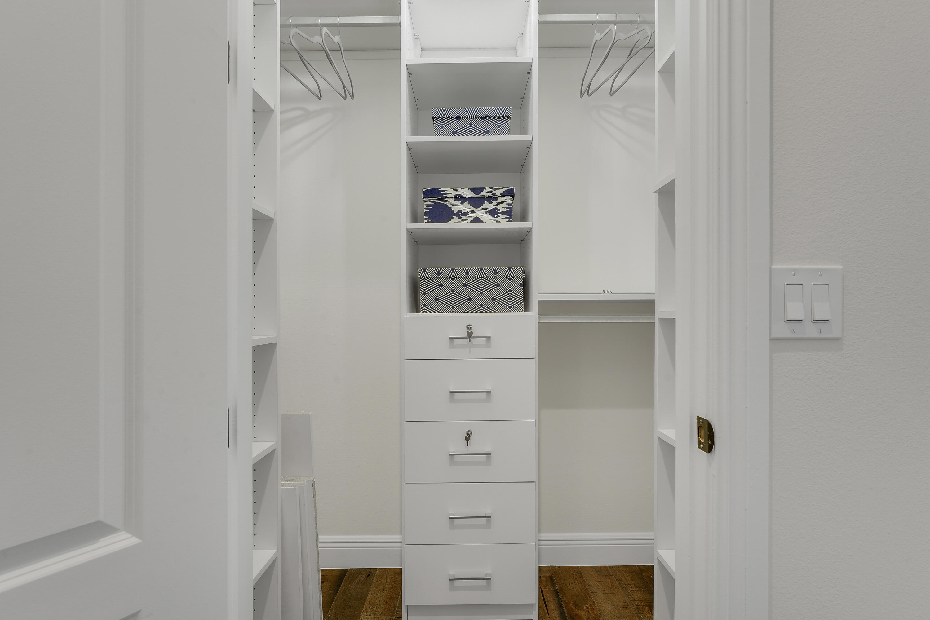 112 Spikerush Road Jupiter, FL 33458 - Photo 31 of 49 a view of a hallway