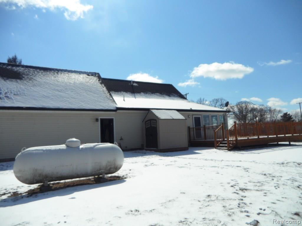 5564 Lange Road Howell, MI 48843 - Photo 24 of 26 Rear view