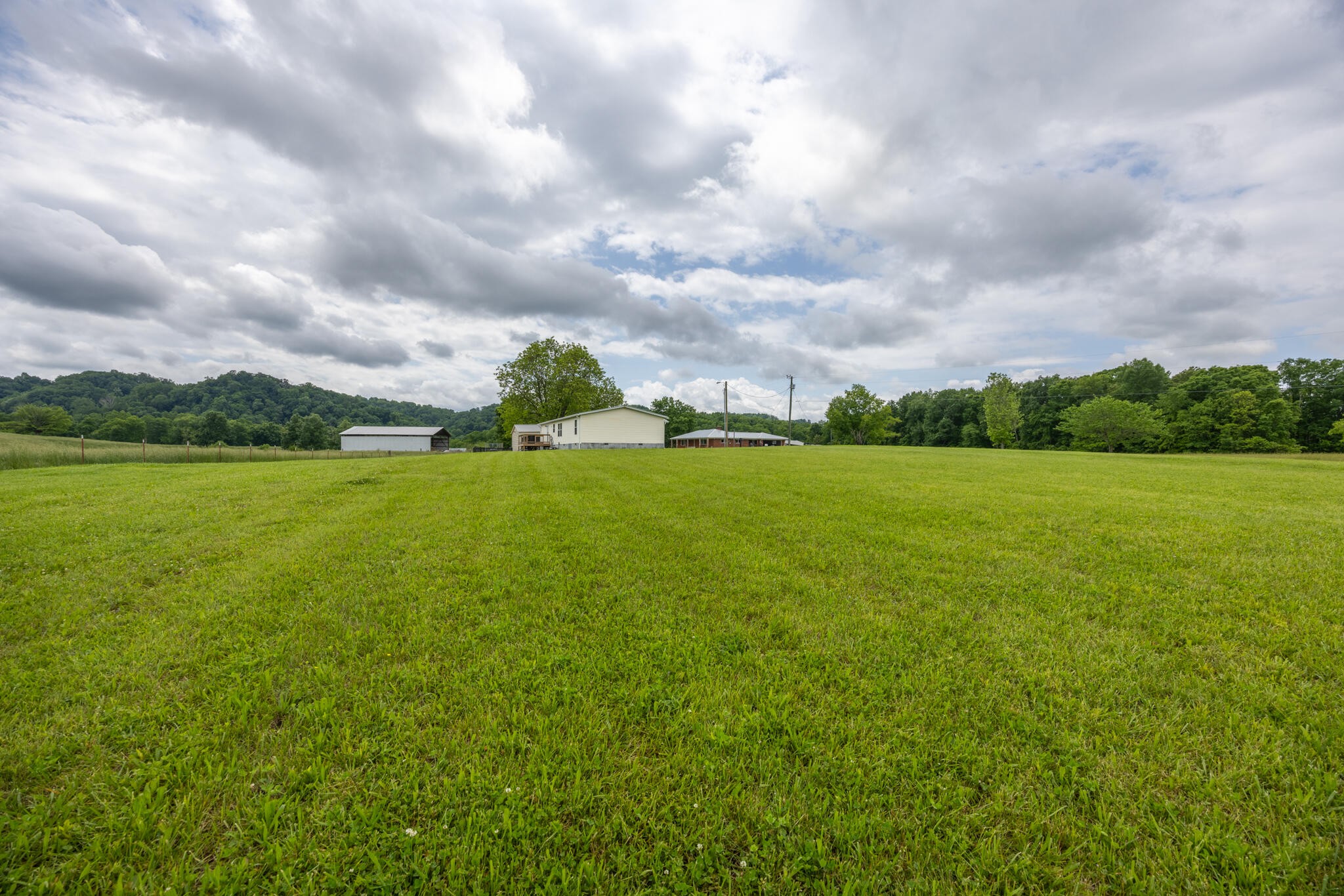 229 Center Road Madisonville, TN 37354 - Photo 3 of 24 Gallery Image 3