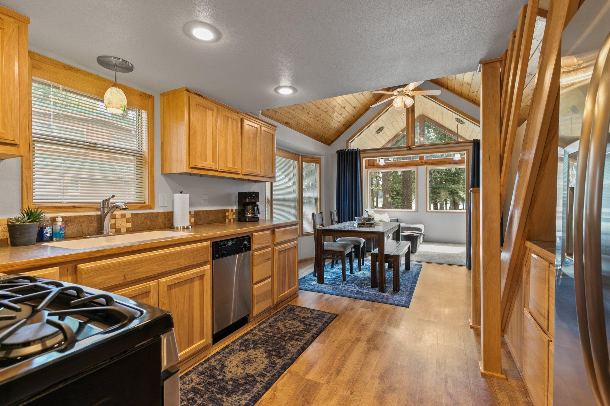 7979 Hyatt Prairie Road, Unit 52 Ashland, OR 97520 - Photo 6 of 35 06_Cabin_52