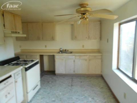 4164 North Jennings Road Flint, MI 48504 - Photo 4 of 19 20111254-3.JPG