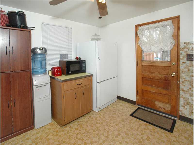 130 Seton Road Verona, PA 15147 - Photo 5 of 15 Kitchen.