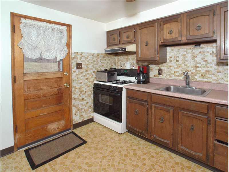 130 Seton Road Verona, PA 15147 - Photo 6 of 15 Kitchen.