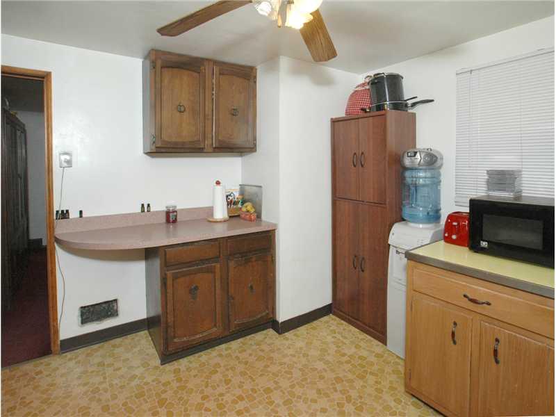 130 Seton Road Verona, PA 15147 - Photo 8 of 15 Kitchen.