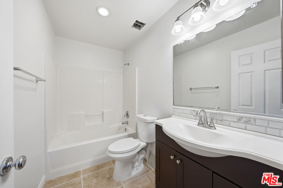 25715 Wagner Way, Unit B Stevenson Ranch, CA 91381 - Photo 13 of 27