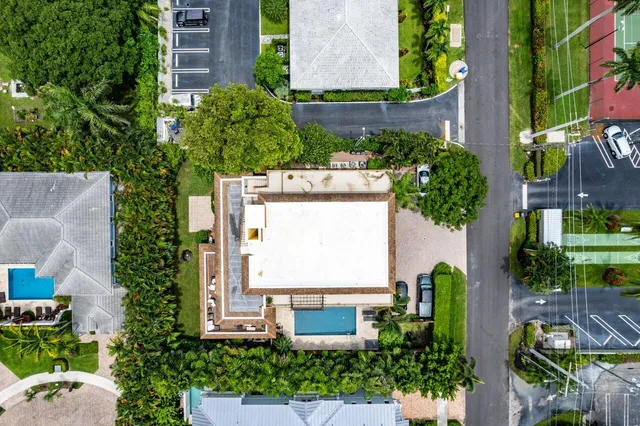 an outdoor space with plants