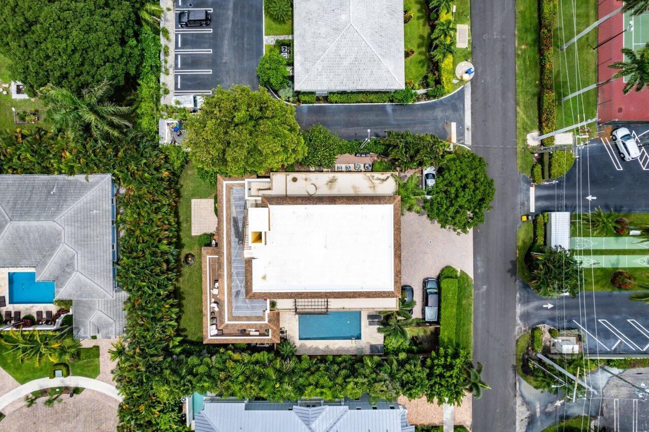 122 Andrews Avenue, Unit 2A Delray Beach, FL 33483 - Photo 31 of 39 an outdoor space with plants