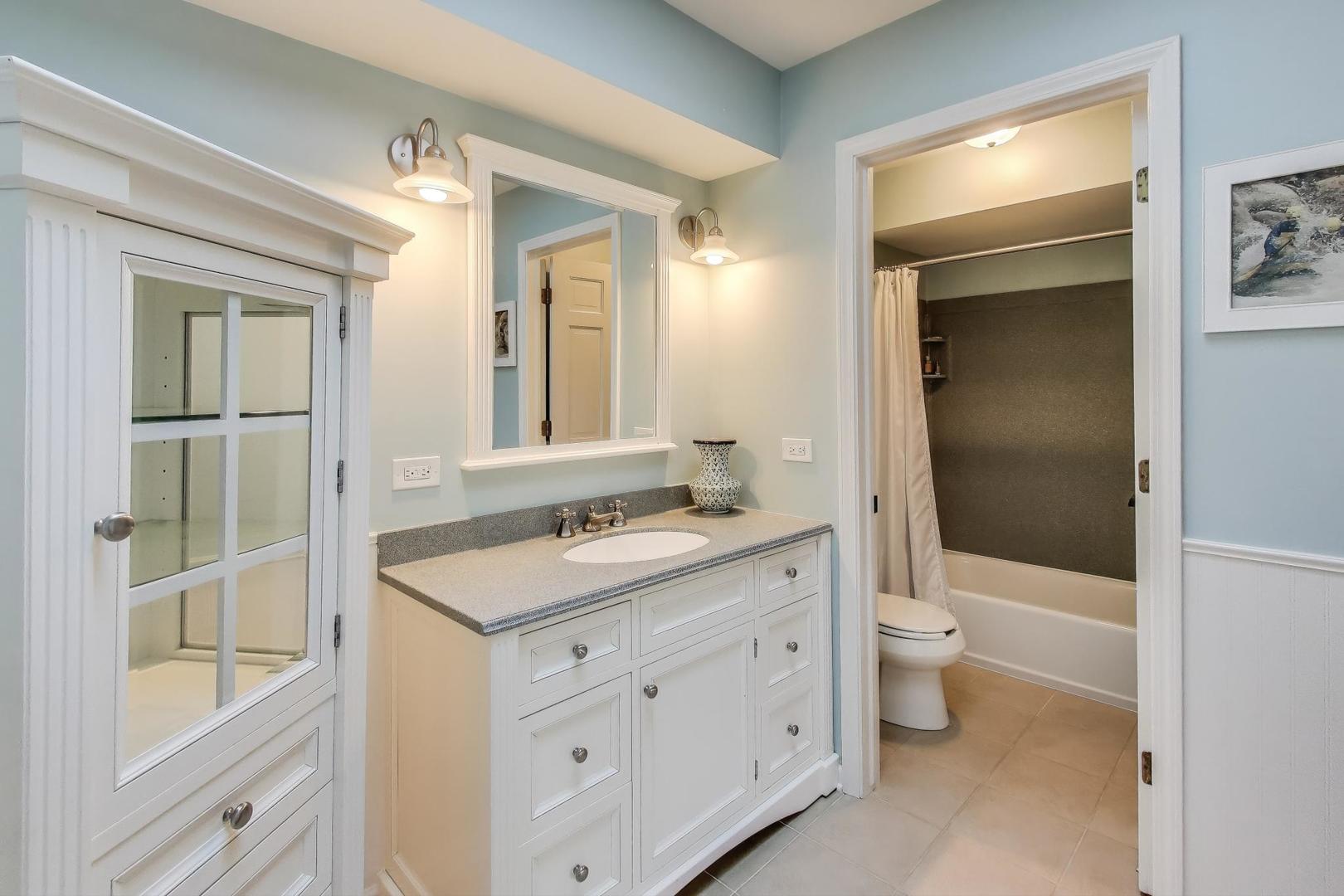 924 Stonefield Circle Inverness, IL 60067 - Photo 18 of 50 a bathroom with a sink a toilet and shower