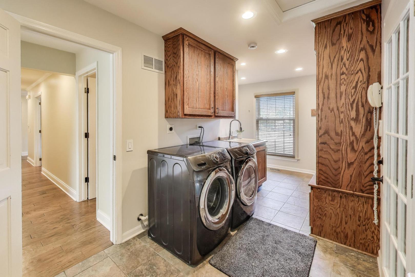 924 Stonefield Circle Inverness, IL 60067 - Photo 21 of 50 a view of a hallway with washer and dryer