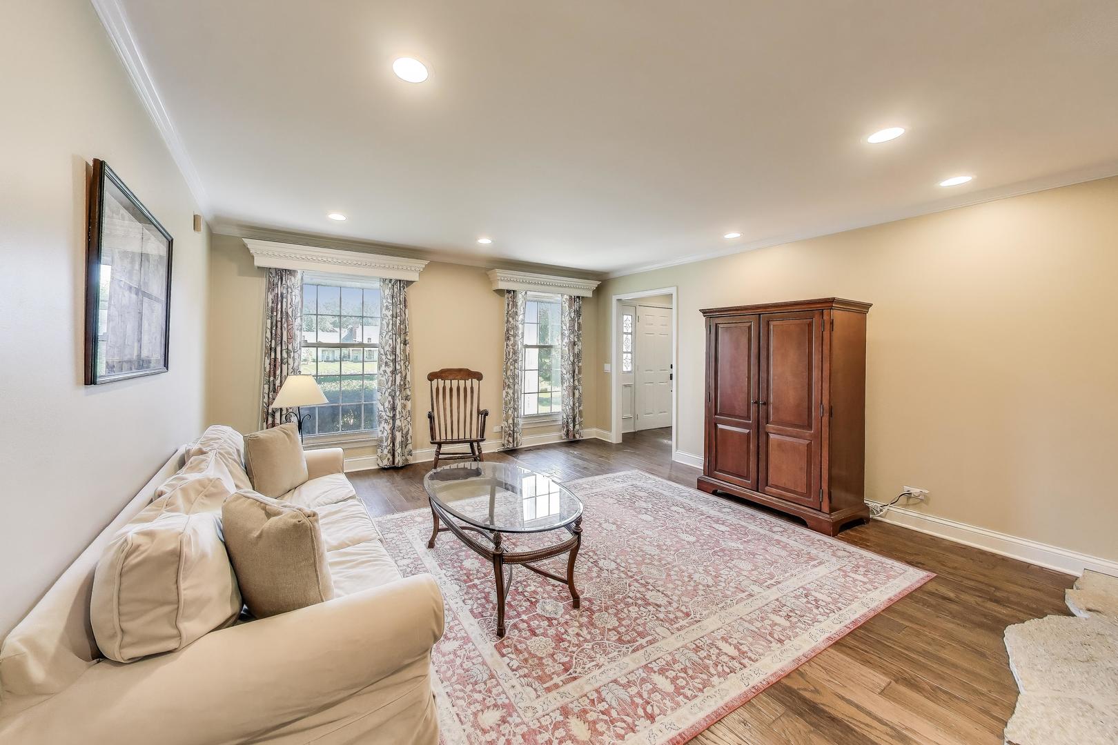 924 Stonefield Circle Inverness, IL 60067 - Photo 6 of 50 a living room with furniture and a rug