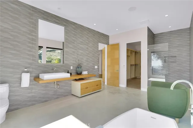 a view of a bench in back yard of the house