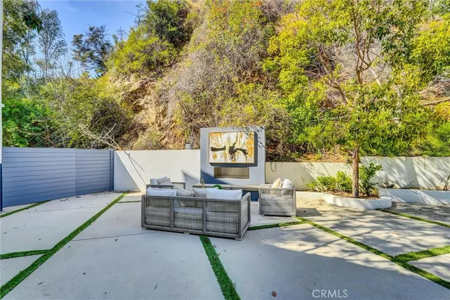 $6,670,000 | 2341 Zorada Court, Los Angeles, CA 90046